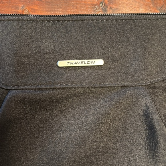 Travelon Black crossbody security travel bag with purse light NWOT - Picture 2 of 9